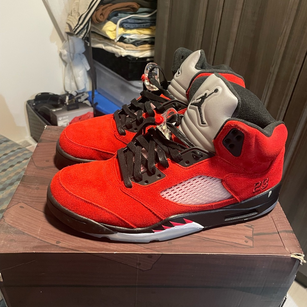 Jordan 5 Raging Bull